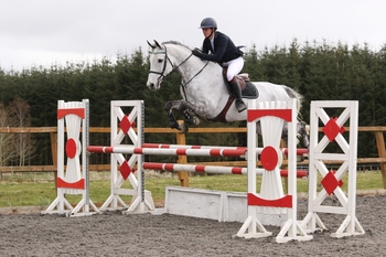 Mischa Irving claims the SEIB Winter Novice Qualifier at The Cabin Equestrian Centre